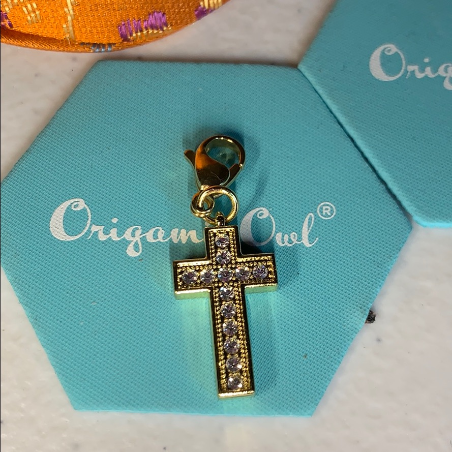 Cross Dangle